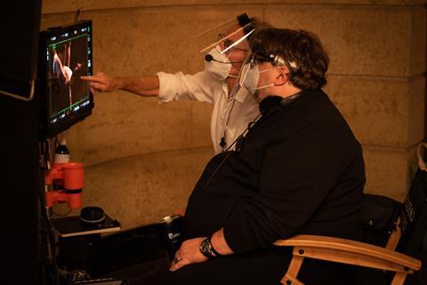 Nightmare Alley - Guillermo del Toro and cinematographer Dan Laustsen
