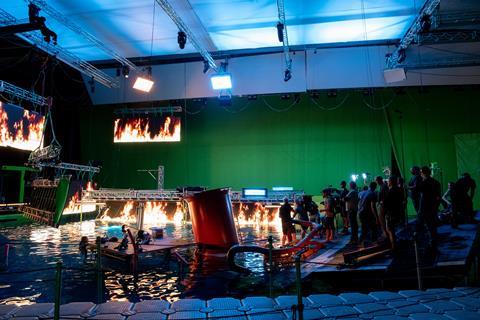 Director James Cameron and crew behind the scenes of 20th Century Studios' AVATAR THE WAY OF WATER. Photo by Mark Fellman. © 2022 20th Century S
