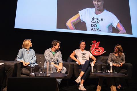 Girls can do anything: Jodie Morris, Rob Lowe, Miki Chojnaka and Yesim Kunter